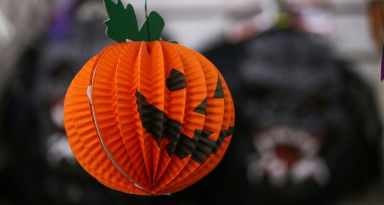 Cuándo es Halloween 2024, por qué se celebra en Chile y el mundo y por qué es feriado el 31 de octubre antes del Día de todos los santos.