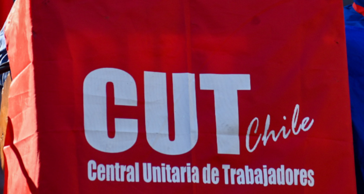 Bandera de la CUT por desempleo en La Araucanía