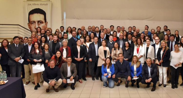 De Republicanos al PC: Chomalí encabezó “encuentro de oración y convivencia” con candidatos de la RM