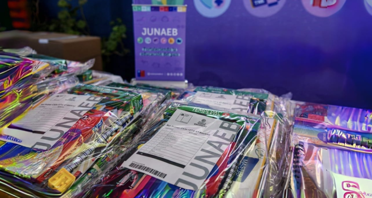 Junaeb y kit de útiles escolares entregados durante el segundo semestre de este año escolar