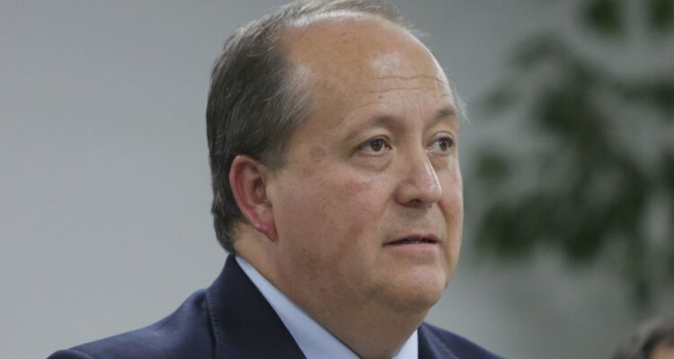 “Mintió”: diputados PC denuncian a Valencia por Ley de Lobby tras reunión con Hermosilla y Chadwick