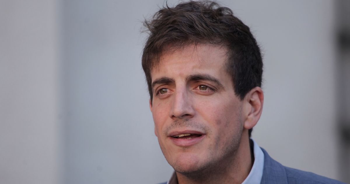 Schalper presenta oficio y pide explicaciones por suspensión de hasta 3 días de clases por elecciones