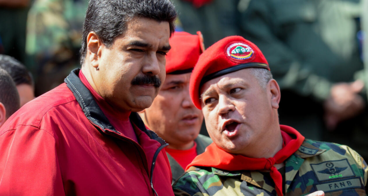 Imagen de archivo de Nicolás Maduro junto a Diosdado Cabello | France 24
