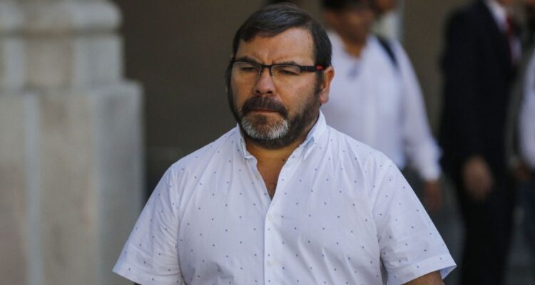 Barrera (PC) culpa a la prensa por caótica votación de Jadue: “Estaban casi encima, acosándolo”