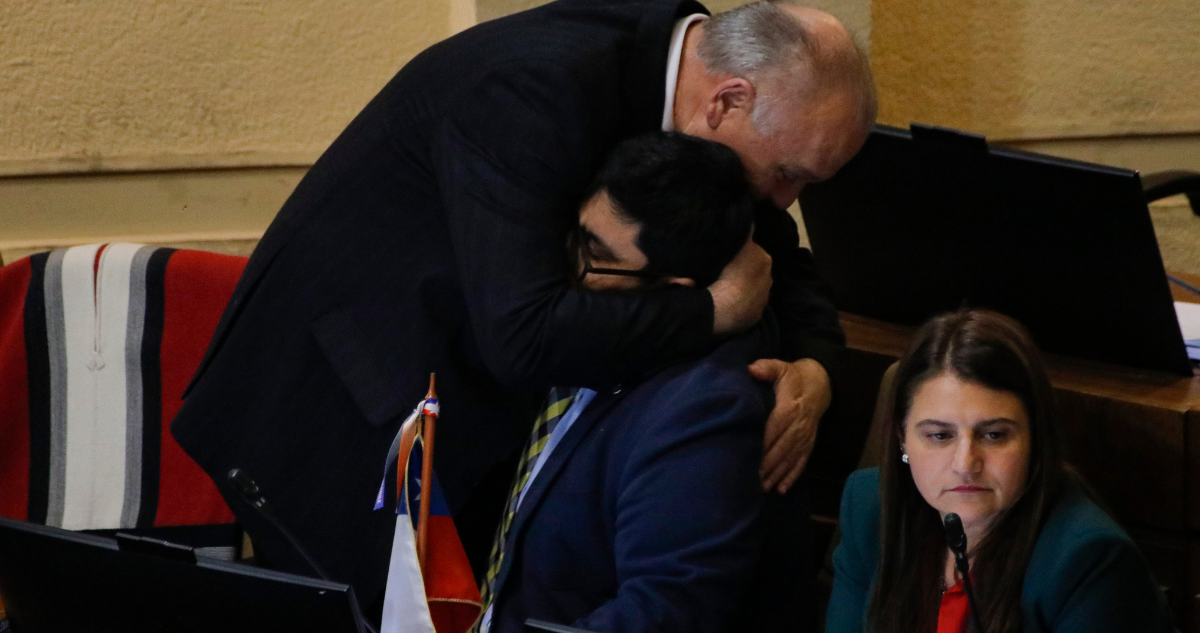 Diputado Meza terminó llorando tras intervención en medio de revisión de AC contra ministra Tohá
