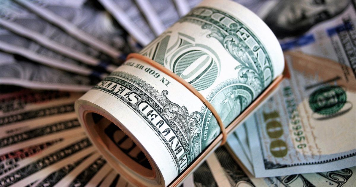 El dólar repunta y busca mantener los $900 tras decepcionantes datos del Imacec de agosto