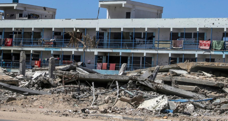 Al menos 10 muertos y una treintena de heridos tras ataque israelí contra escuela de la UNRWA en Gaza