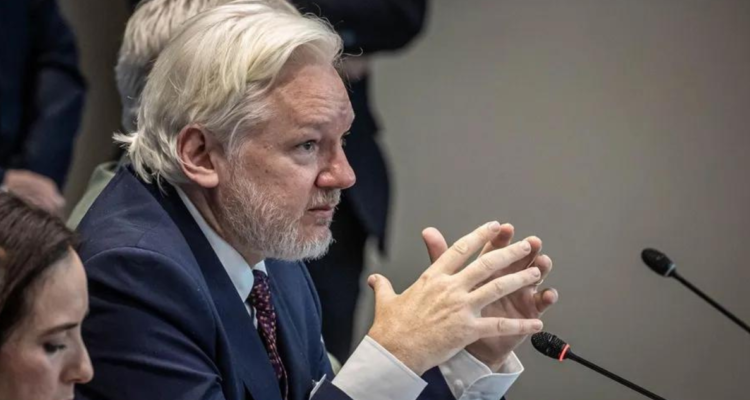 Julian Assange rompe el silencio: 