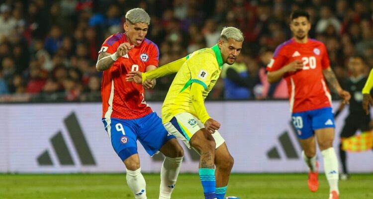 Carlos Palacios salió de La Roja por presiones de Colo Colo.