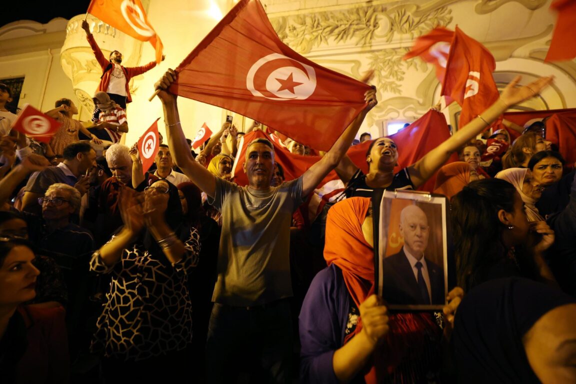 Partidarios del presidente Kais Saied celebran tras los comicios