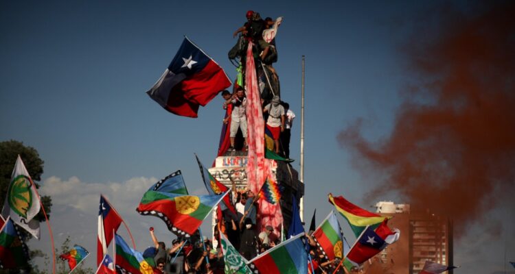 Cadem a 5 años del estallido social: 63% cree que hoy Chile es un peor país que antes del 18-O