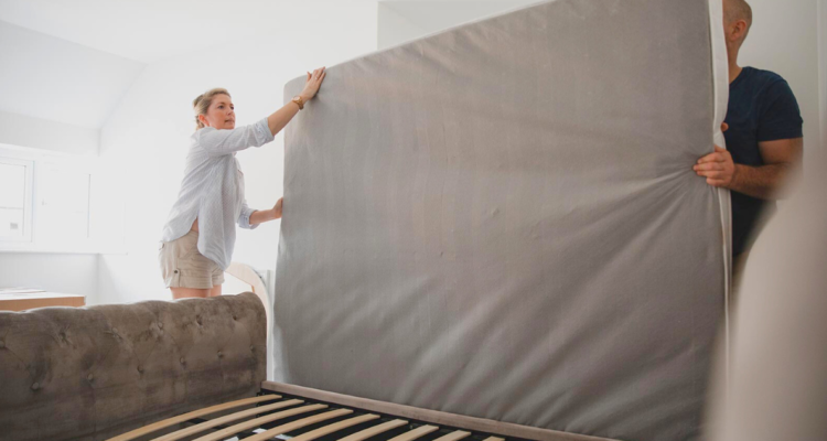 Estas son las razones por las que no deberías dormir en un colchón viejo, según expertos