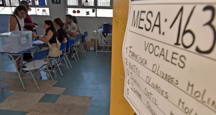 Si fuiste llamado vocal de mesa para las elecciones de octubre como excusarse vocales y cuáles son las multas y razones del Servel.