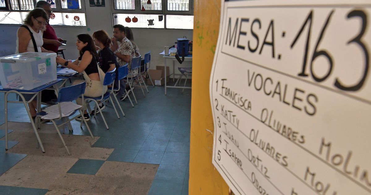 Si fuiste llamado vocal de mesa para las elecciones de octubre como excusarse vocales y cuáles son las multas y razones del Servel.