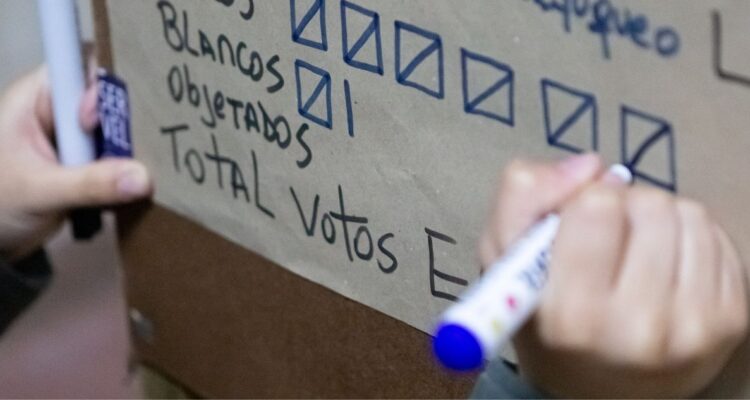 Qué día de las elecciones será feriado irrenunciable en Chile y cómo funcionará el comercio el 26 y 27 de octubre, estarán abiertos malls y supermercados.