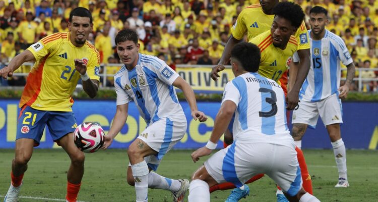 Colombia fue castigada por FIFA por cánticos contra Argentina.