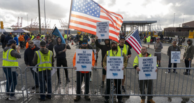 Suspenden el paro portuario en Estados Unidos: trabajadores logran subir sus sueldos en un 62%