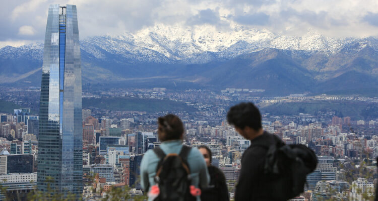 Analistas señalan que proyecciones del FMI responde a “factores transitorios” y que 2025 es “incierto”