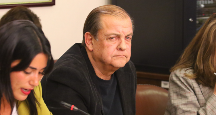 Francisco Vidal dio pie atrás y ofreció disculpas a diputados que trató de “picantería política”