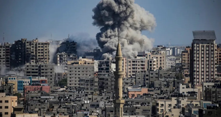 Imagen de contexto de un bombardeo sobre Gaza