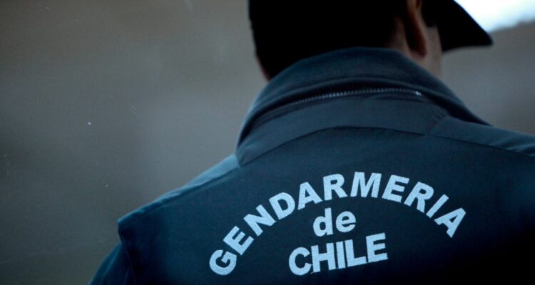 Gendarmería impide fuga de interno que burló controles y llegó hasta el techo de la cárcel en Curicó