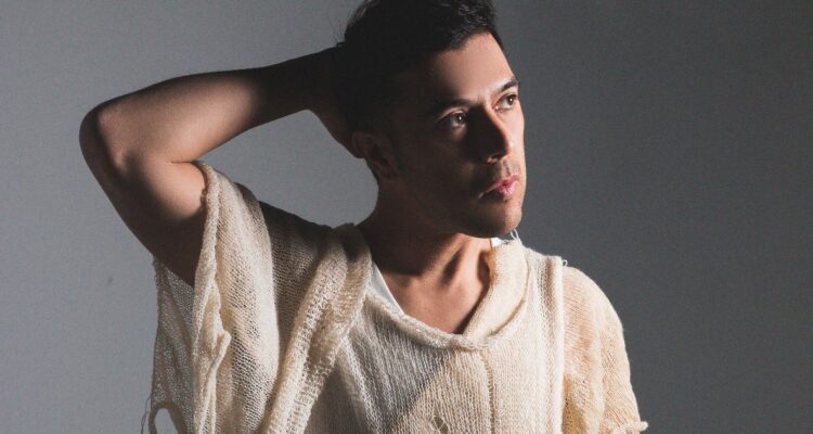 Gepe se va de la fiesta, se encuentra a sí mismo y le canta a la ansiedad: “Ese lenguaje lo tengo”