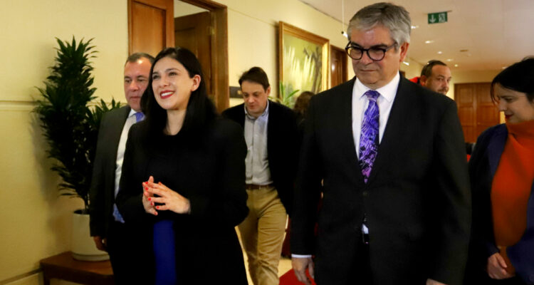 Gobierno ingresa Ley de Presupuestos 2025 proyectando un crecimiento económico 0,1% superior a 2024