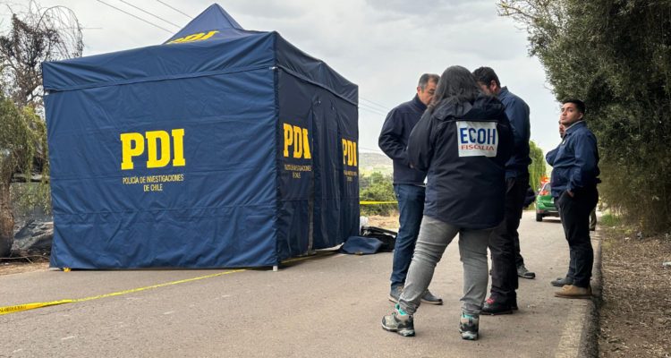 Hallan cadáver calcinado en la Ruta 5 Norte en Colina: policías encontraron bidón en sitio del suceso