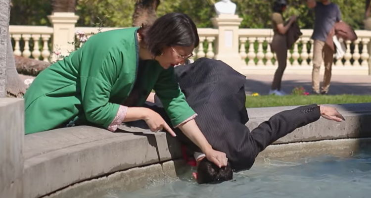 “Fue consentido”: Hassler explica viral donde “ahoga” a comediante en el cerro Santa Lucía