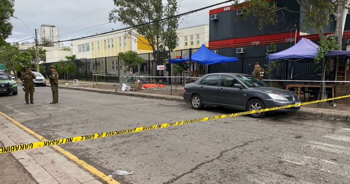 Hombre es asesinado a puñaladas afuera del Hospital San Borja en Santiago