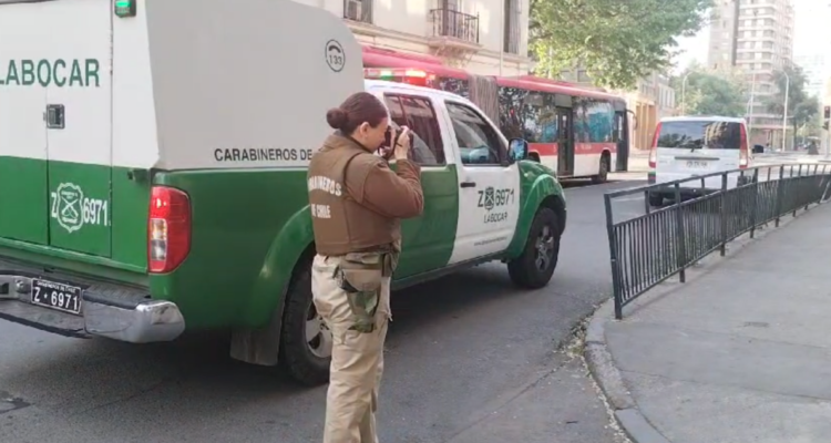 Nuevo homicidio en Santiago: hombre es apuñalado tras aparente robo de celular a pasos de Plaza Italia