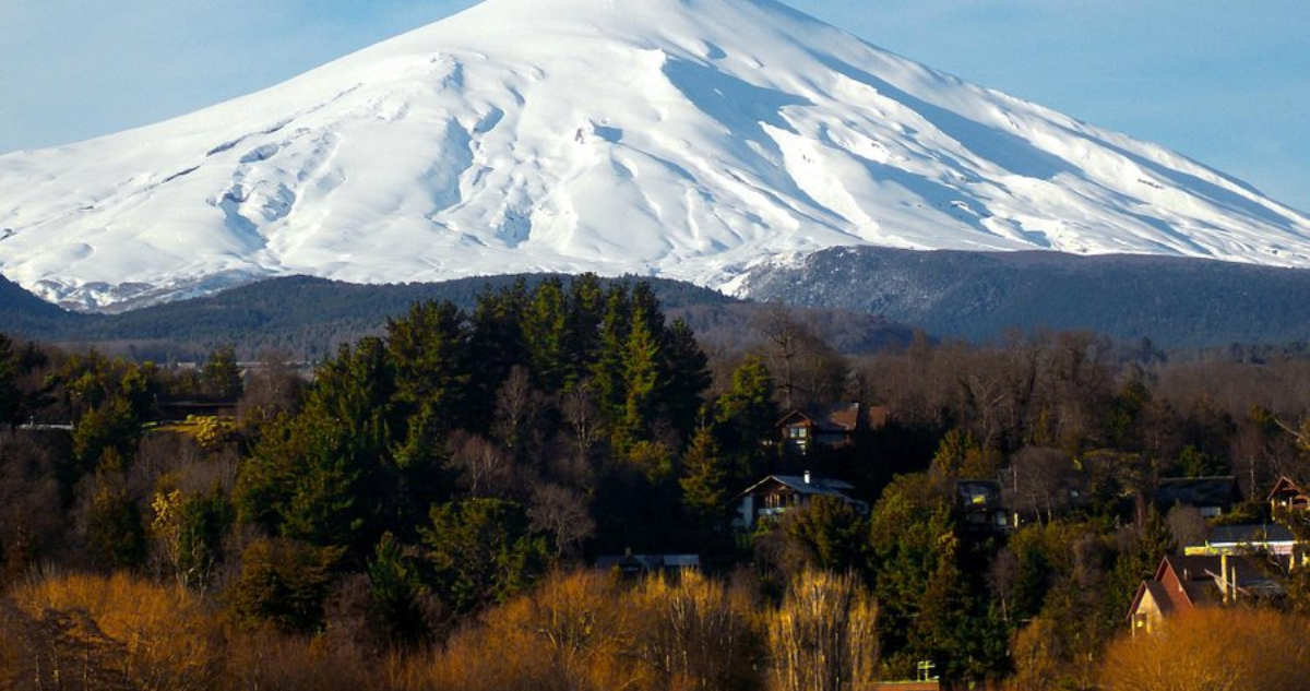 Multan a 11 excursionistas tras ingresar al área de restricción del volcán Villarrica