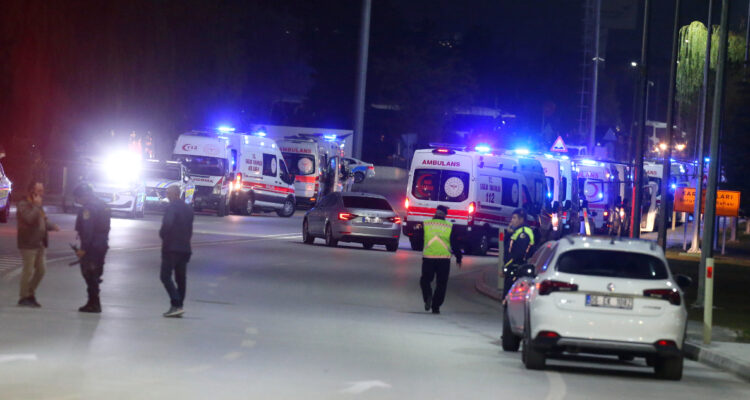 Aumenta a cinco los muertos por ataque terrorista a fábrica aeronáutica militar en Turquía