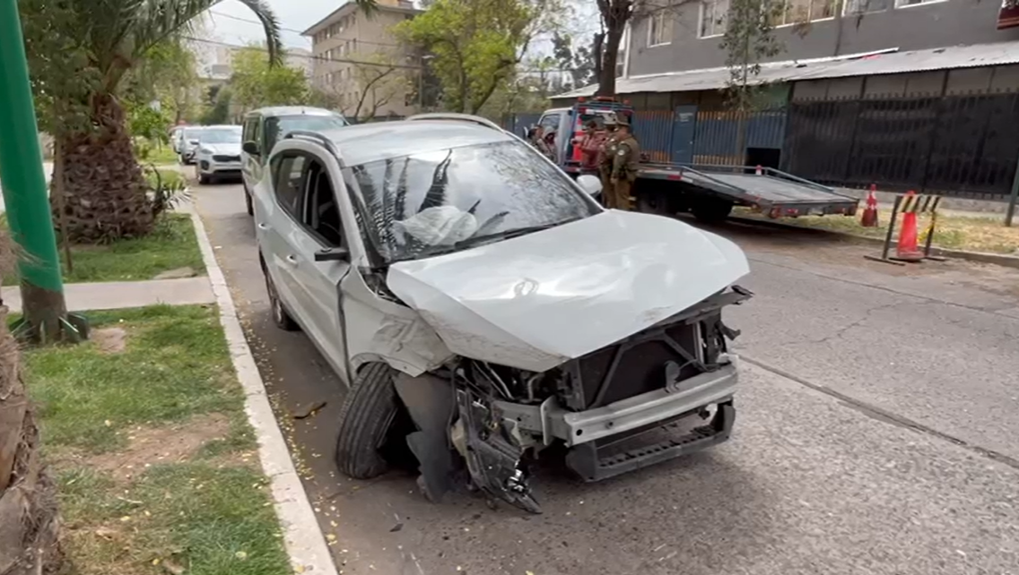 Auto robado en Maipú por banda capturada por Carabineros tras persecución finalizada en Renca 