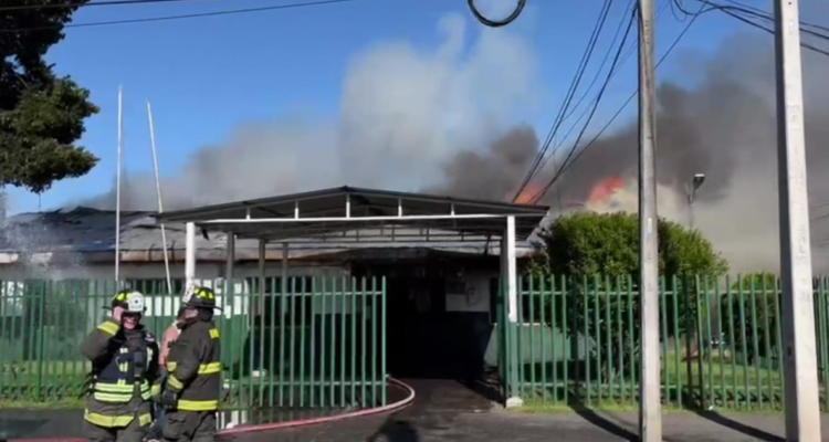 Incendio afecta a la Subcomisaría de Cabrero