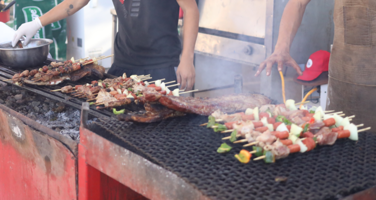 “La vereda no es tu quincho”: Independencia aprueba medida que prohíbe hacer asados en la calle