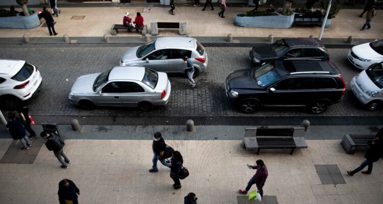 Cuáles son las instituciones chilenas con mayor o menor más o menos aprobación según la última encuesta Nacional de Opinión Pública (CEP)