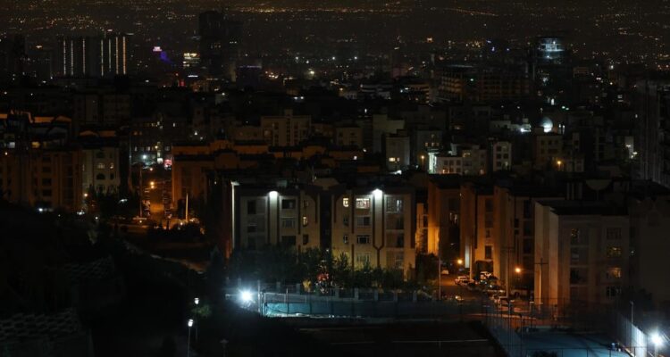 Irán reconoce “daños limitados” tras ataque israelí: dos de sus soldados murieron