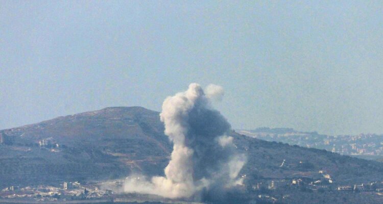 Combates entre Israel y Hezbolá en la aldea de Odaisseh, en el sur del Líbano