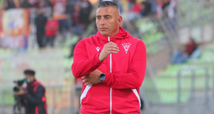 Jaime García es despedido de la banca de Santiago Wanderers.