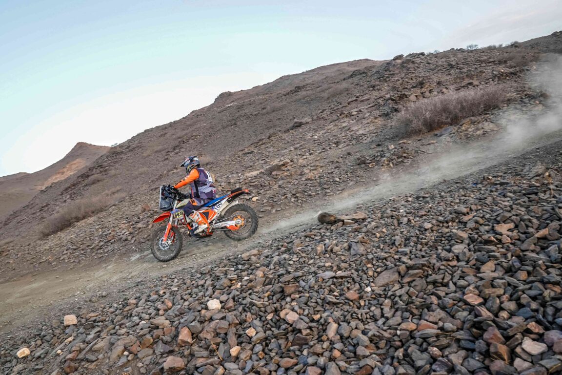 John Medina se abre camino en el Campeonato Mundial de Rally de Marruecos.