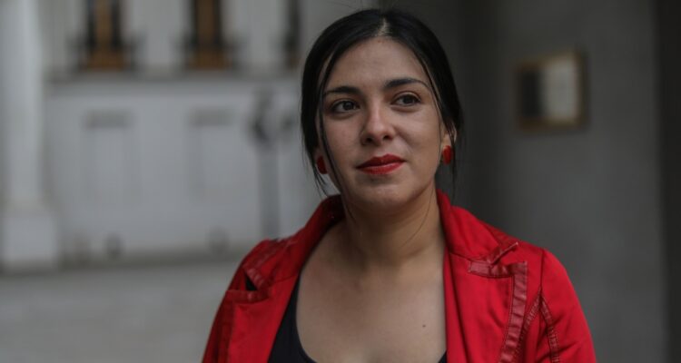 Karol Cariola por autorización para votar a Daniel Jadue