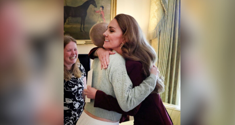 Kate Middleton reaparece en acto público a casi un mes de anunciar fin de tratamiento contra el cáncer