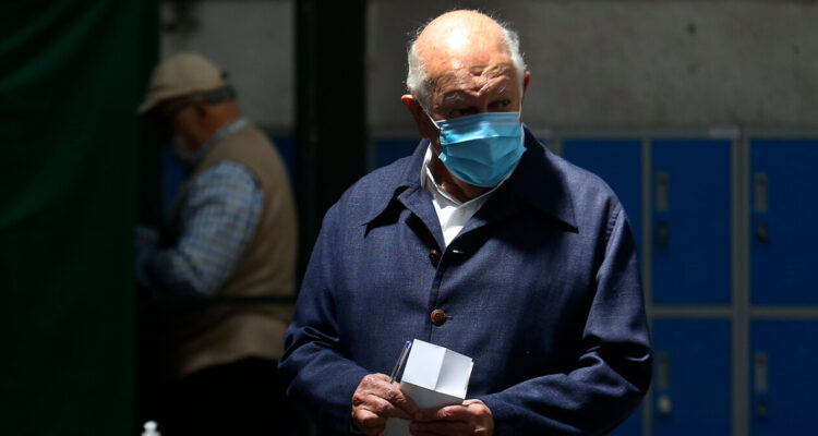 Expresidente Lagos ironiza por no ir a votar: “Suponer que estoy fallecido es una exageración”