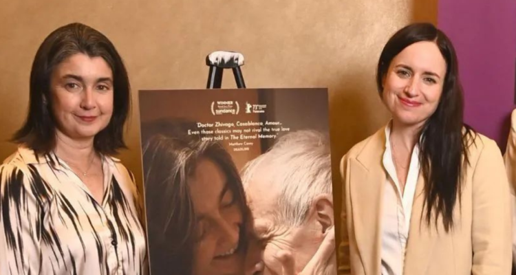 Paulina Urrutia junto a Maite Alberdi en promoción de “La memoria infinita”