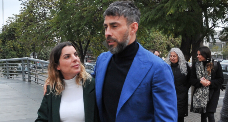 Maite Orsini junto a Jorge Valdivia en Agosto de 2024 en juicio contra Daniela Aranguiz en referencia a fin de su relación