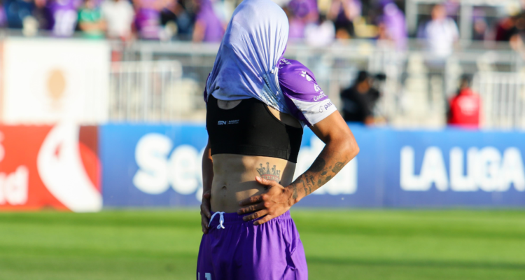 La “maldición” de la copa: jugador de Concepción tocó trofeo antes de tiempo y perdieron Liga 2D