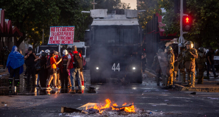 Imagen de las manifestaciones por el quinto aniversario del “estallido social”.