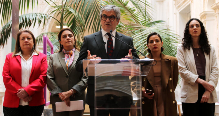 Permisología: Gobierno ingresará indicaciones para concesiones marítimas y hallazgos arqueológicos ha