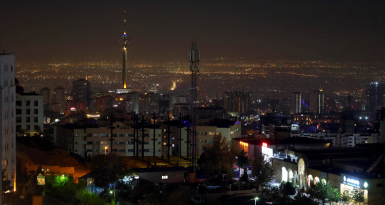 Medios de Irán dan cuenta de segunda oleada de ataques de Israel sobre Teherán